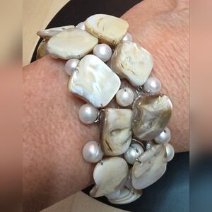 Genuine mother of pearl and cultured pearl bracelet
